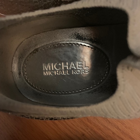 MICHAEL KORS NEW W/OUT TAGS  Designer Silver Kicks w/ Glitter SIZE 8/8.5 - Picture 6 of 8